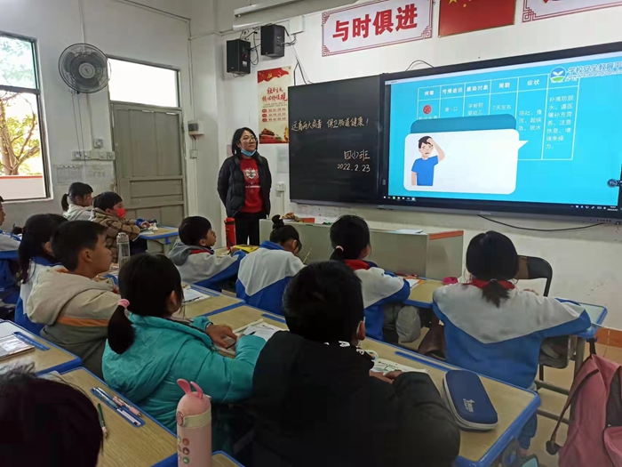 惠東縣港口中心小學(xué)組織開展“遠(yuǎn)離兩大病毒 保衛(wèi)腸道健康”主題班會活動簡報2.jpg