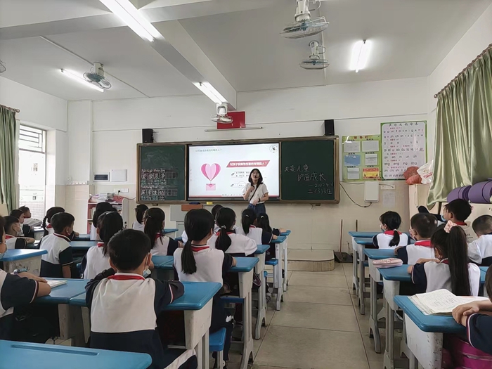 惠東縣大嶺小學(xué)開展《關(guān)愛兒童，護(hù)苗成長》防性侵安全教育主題班會活動簡報(bào)2.jpg