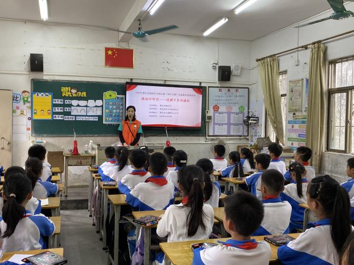 2023年3月22日惠東縣“流動(dòng)少年宮--送課下鄉(xiāng)共成長(zhǎng)”走進(jìn)九龍峰中心小學(xué)開展助學(xué)支教志愿活動(dòng) (4).png