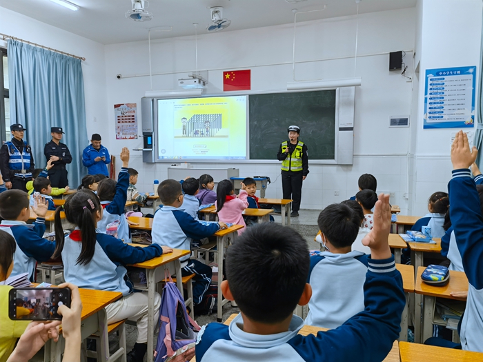 2023年3月30日惠東縣西枝江小學(xué)開展“懂法、學(xué)法、守法”宣講活動 (2).jpg