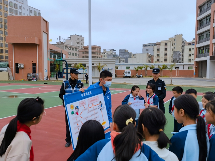 2023年3月30日惠東縣西枝江小學(xué)開展“懂法、學(xué)法、守法”宣講活動 (1).jpg