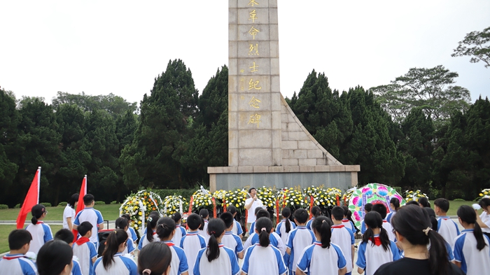 時間：2024年4月2日，主辦單位：惠東縣大嶺第四小學(xué)，地點：惠東縣南湖公園革命烈士紀(jì)念園，活動主題：開展“緬懷英烈祭忠魂，撫今追昔思奮進”掃墓活動.jpg