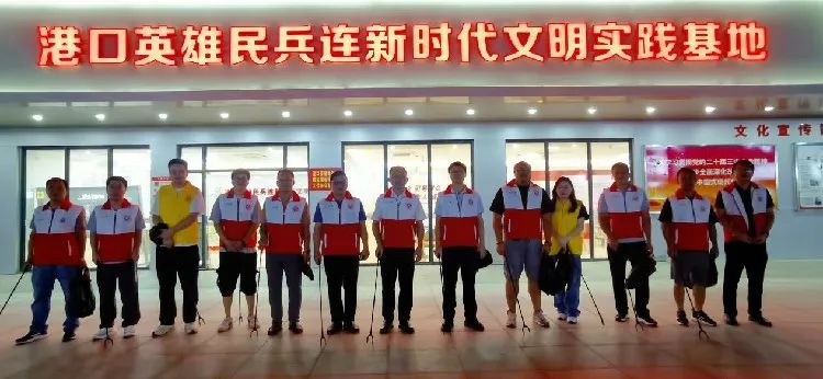 夜間撿跑打造整潔沙灘 營造濱海旅游好環(huán)境