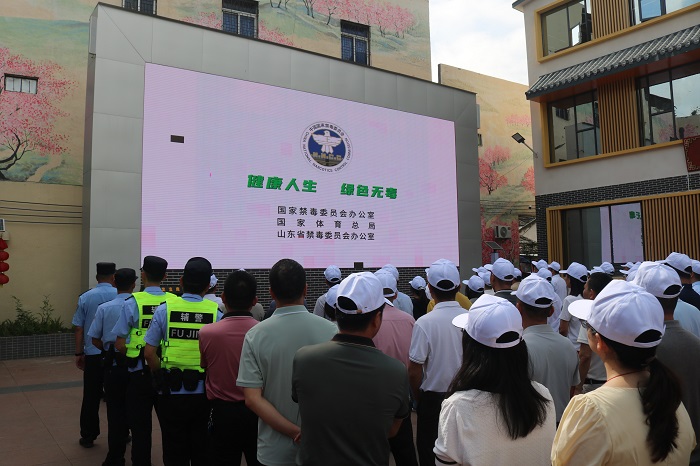 4 活動現(xiàn)場播放禁毒宣傳影片.JPG